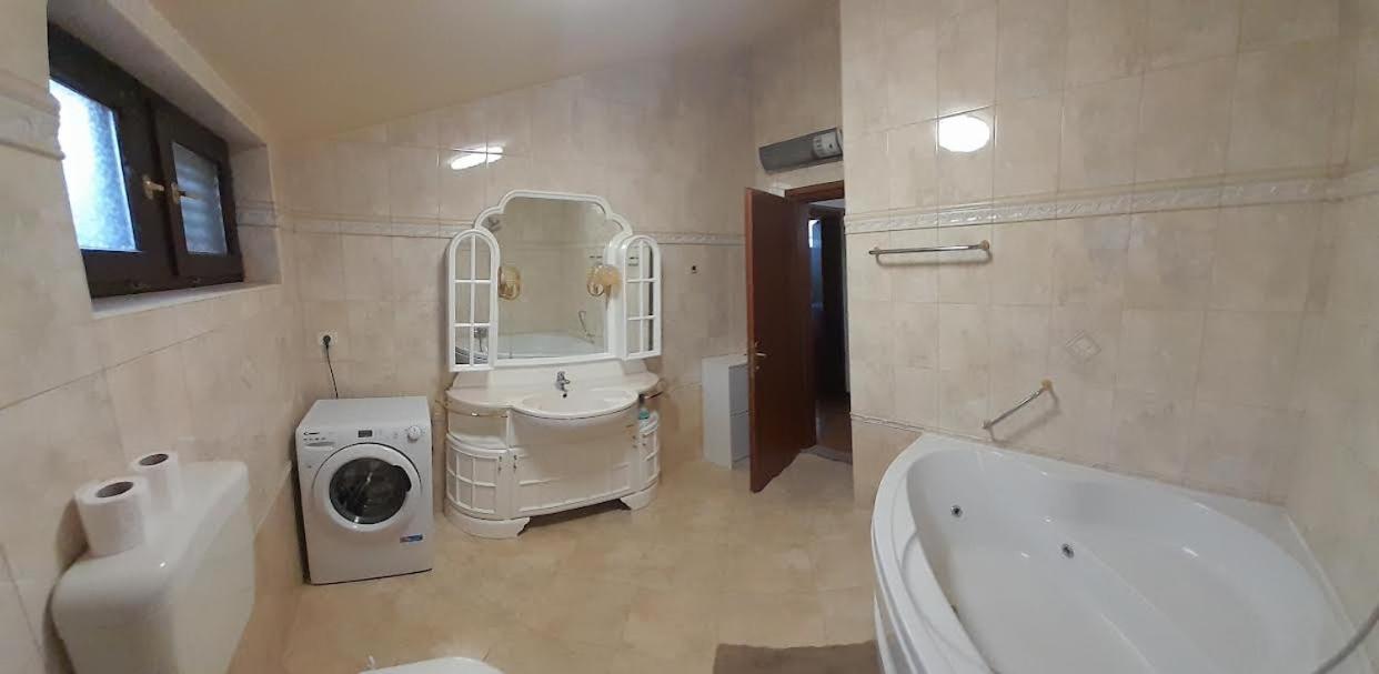 Apartmani Delas 2 Pjescana Uvala Bagian luar foto
