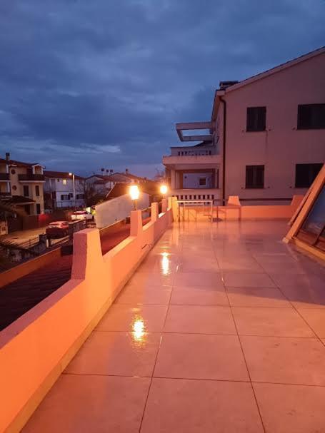 Apartmani Delas 2 Pjescana Uvala Bagian luar foto