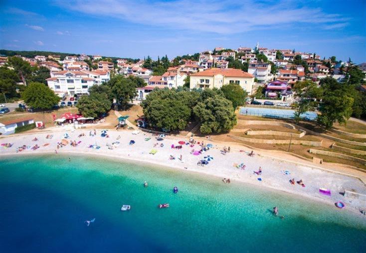Apartmani Delas 2 Pjescana Uvala Bagian luar foto