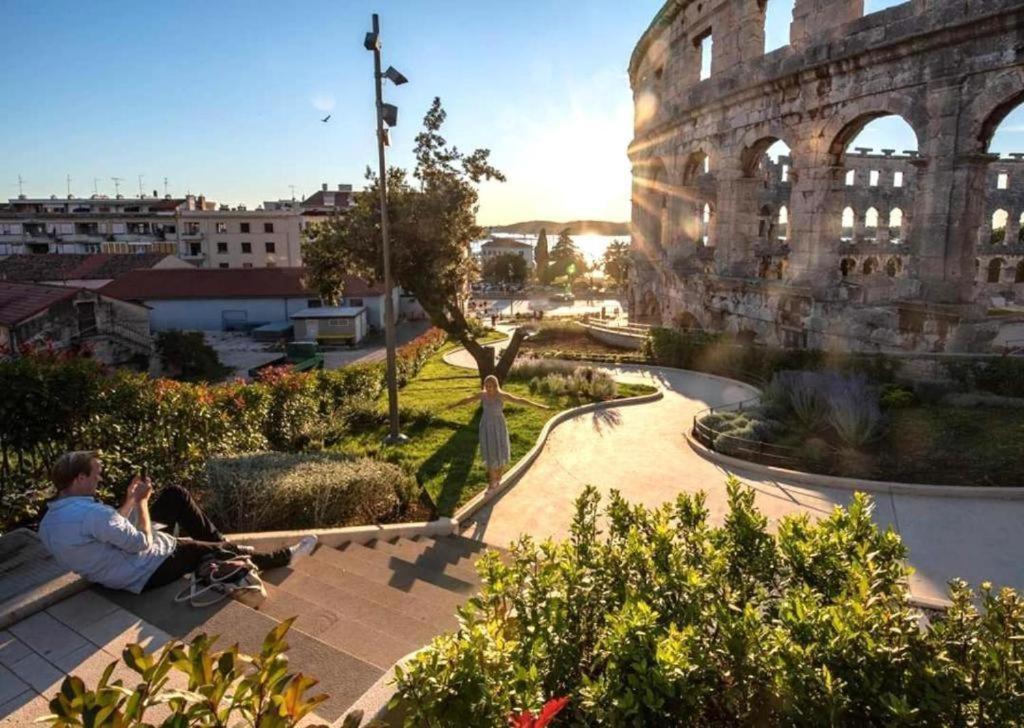 Apartmani Delas 2 Pjescana Uvala Bagian luar foto