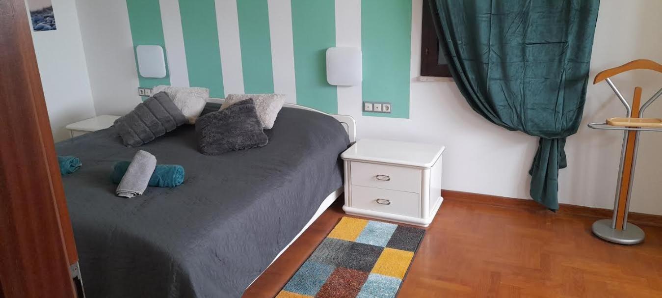 Apartmani Delas 2 Pjescana Uvala Bagian luar foto