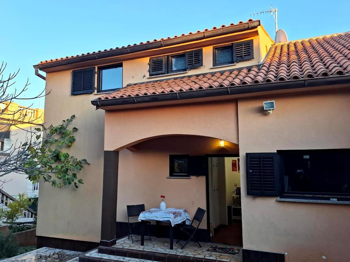 Apartmani Delas 2 Pjescana Uvala Bagian luar foto
