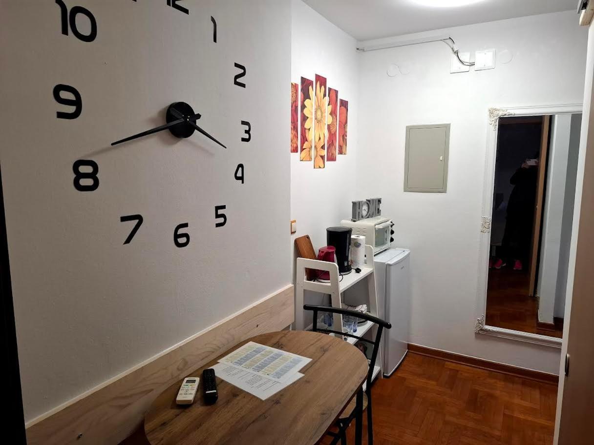 Apartmani Delas 2 Pjescana Uvala Bagian luar foto