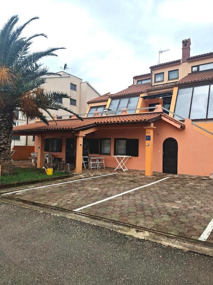 Apartmani Delas 2 Pjescana Uvala Bagian luar foto